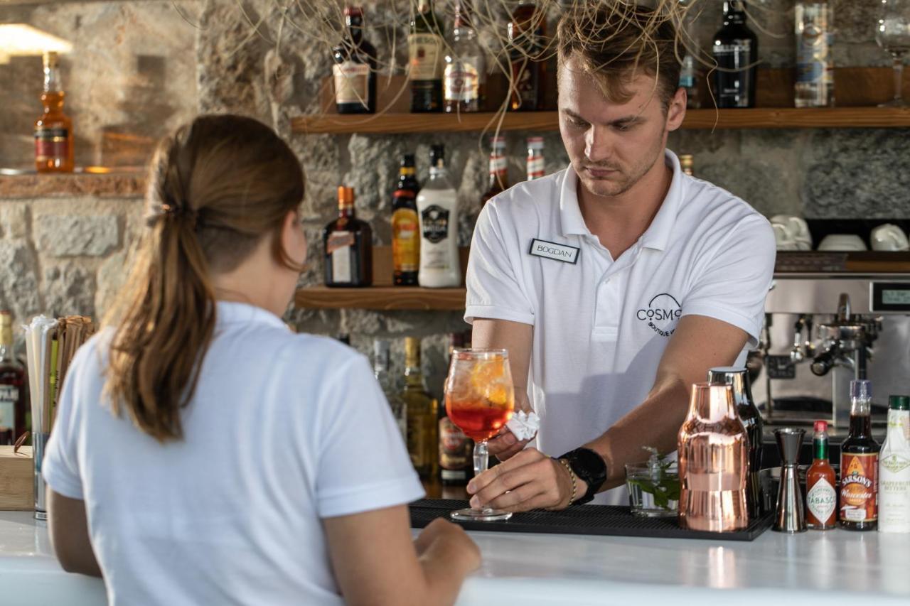 Cosmos Hotel Pláka Екстериор снимка